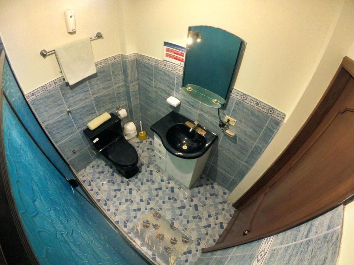 Hostal Moai Montañita Eksteriør billede