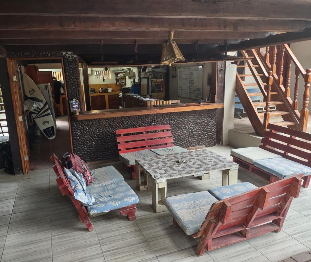 Hostal Moai Montañita Eksteriør billede