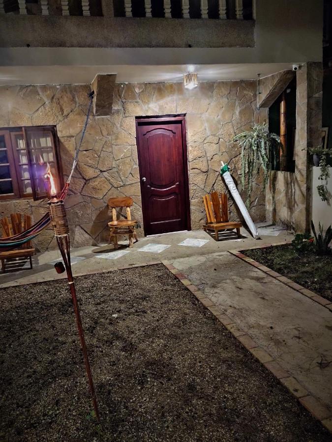 Hostal Moai Montañita Eksteriør billede