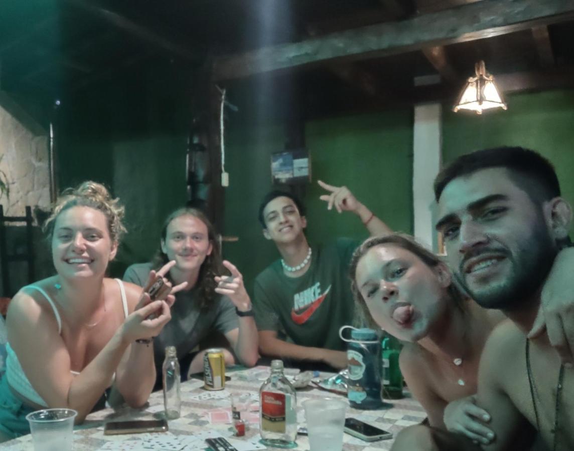 Hostal Moai Montañita Eksteriør billede
