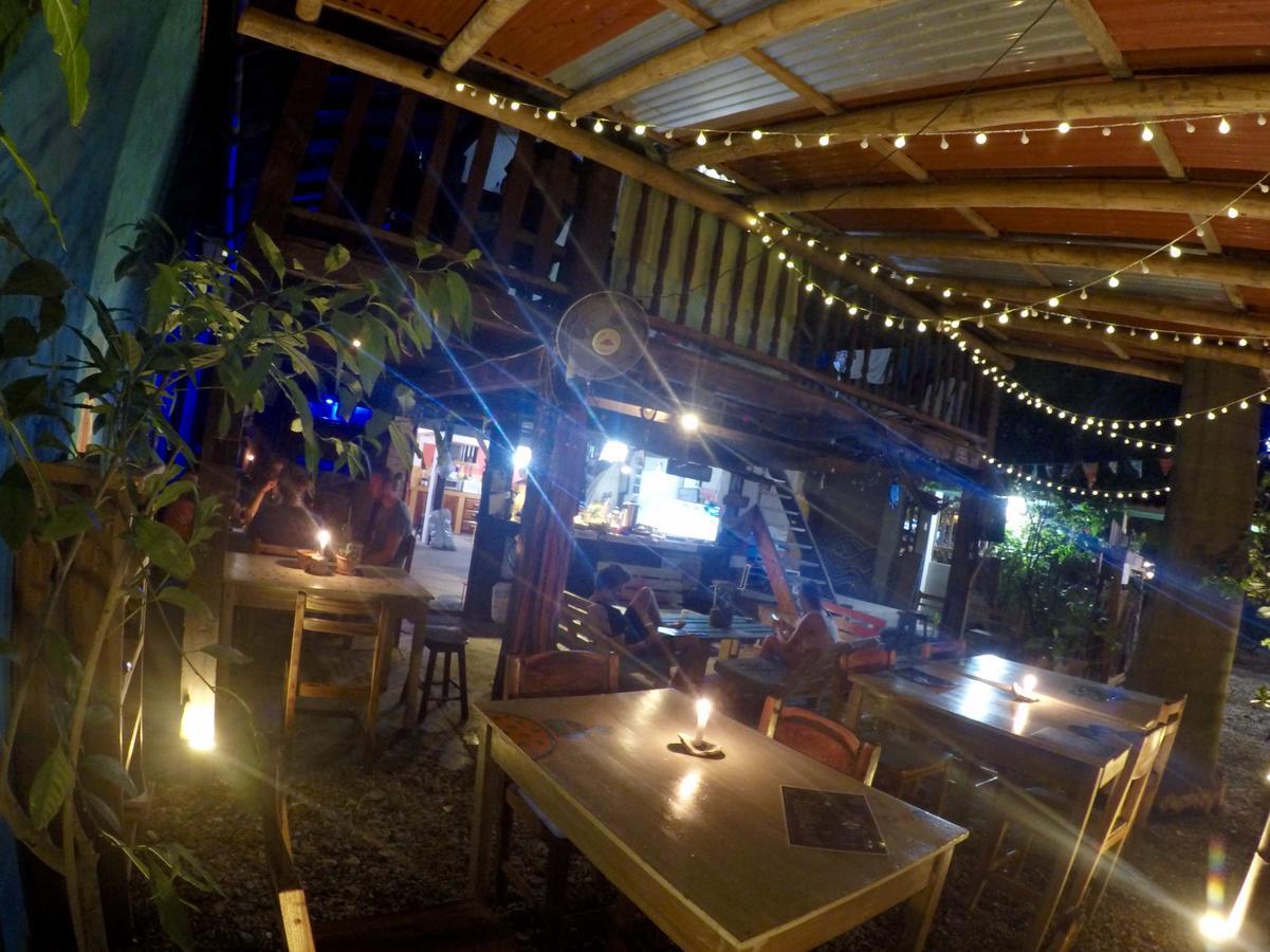 Hostal Moai Montañita Eksteriør billede